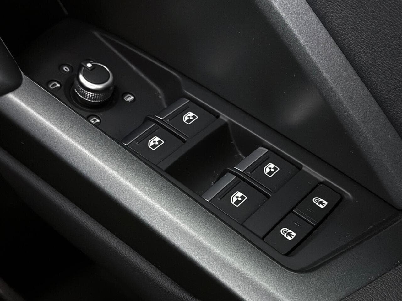 Audi Q3 thumbnail Misc Controls