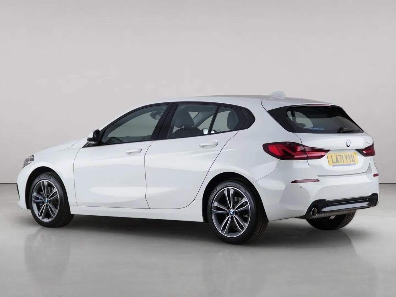 BMW 1 Series thumbnail Rear Left
