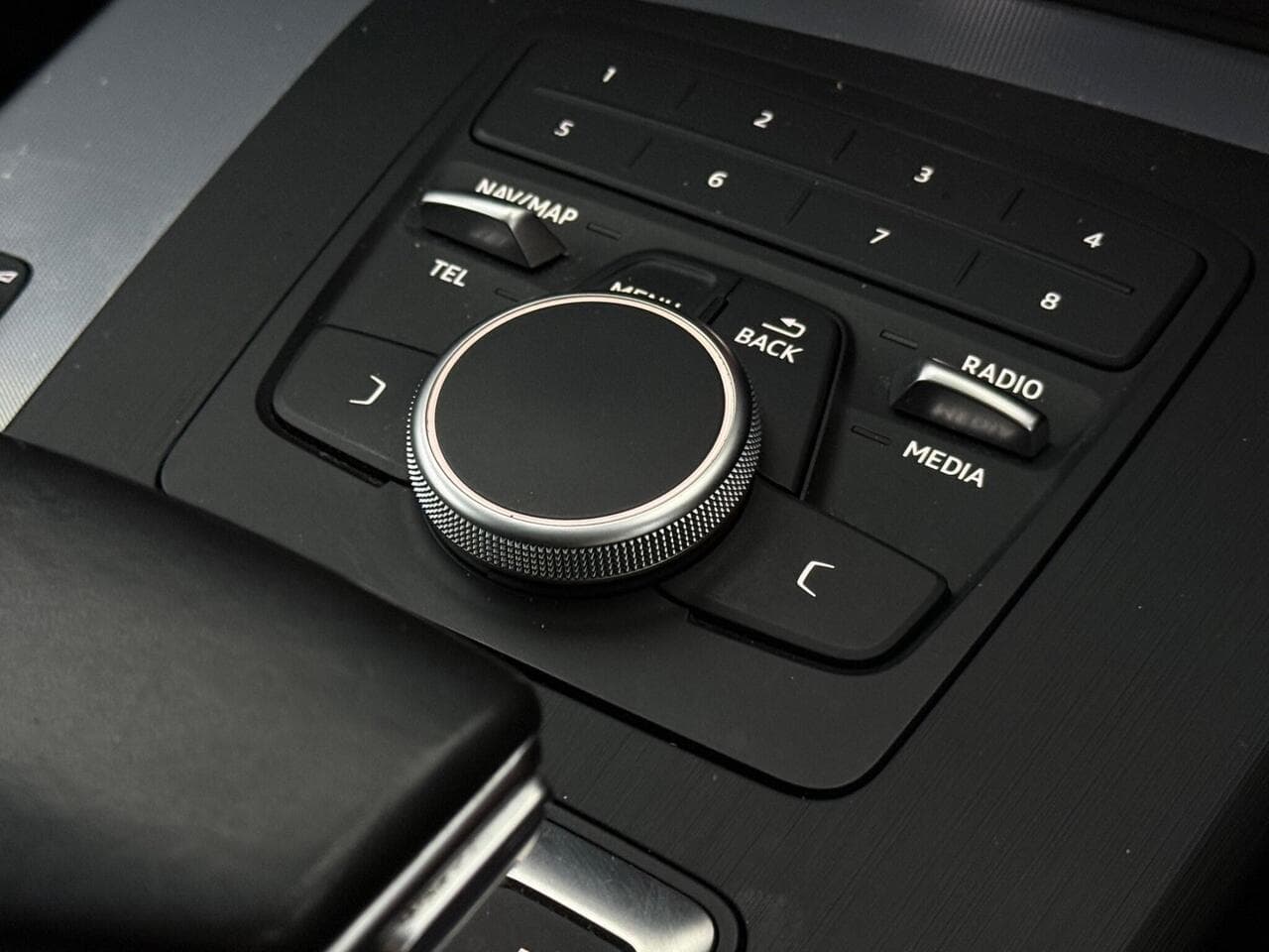Audi Q5 thumbnail Misc Controls