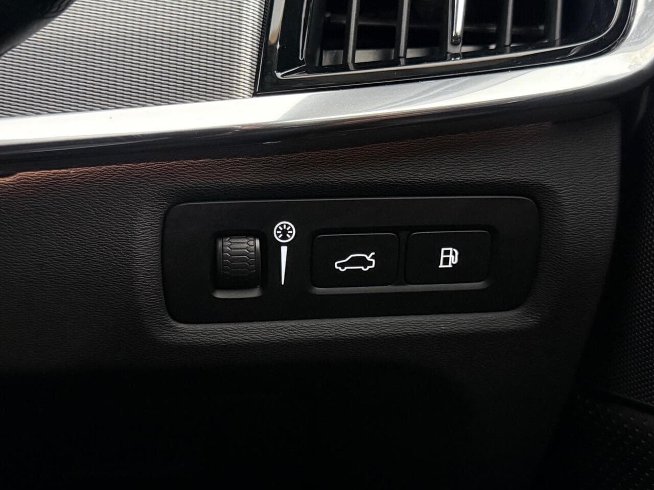 Volvo V90 thumbnail Misc Controls