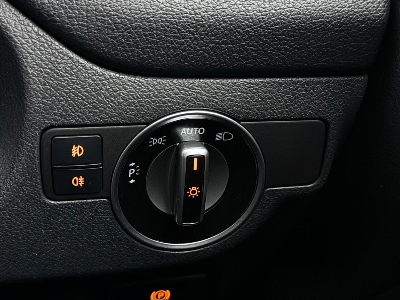 Mercedes-Benz GLA thumbnail Misc Controls