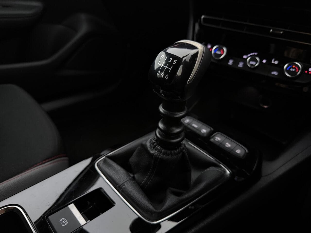 Vauxhall Mokka thumbnail Interior Front