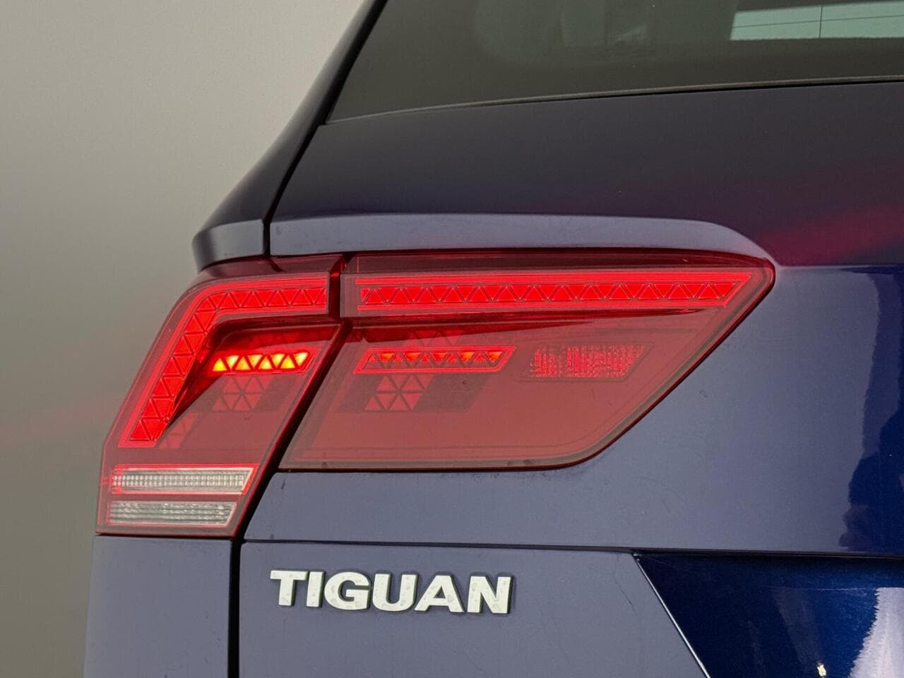 Volkswagen Tiguan thumbnail Lights Rear