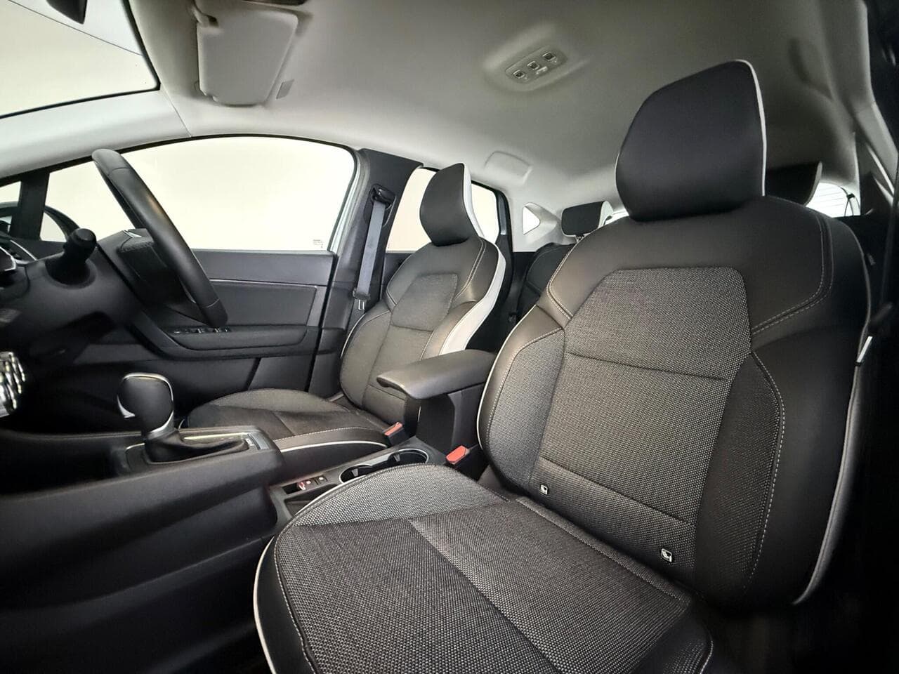 Renault Captur thumbnail Seat Front Passenger