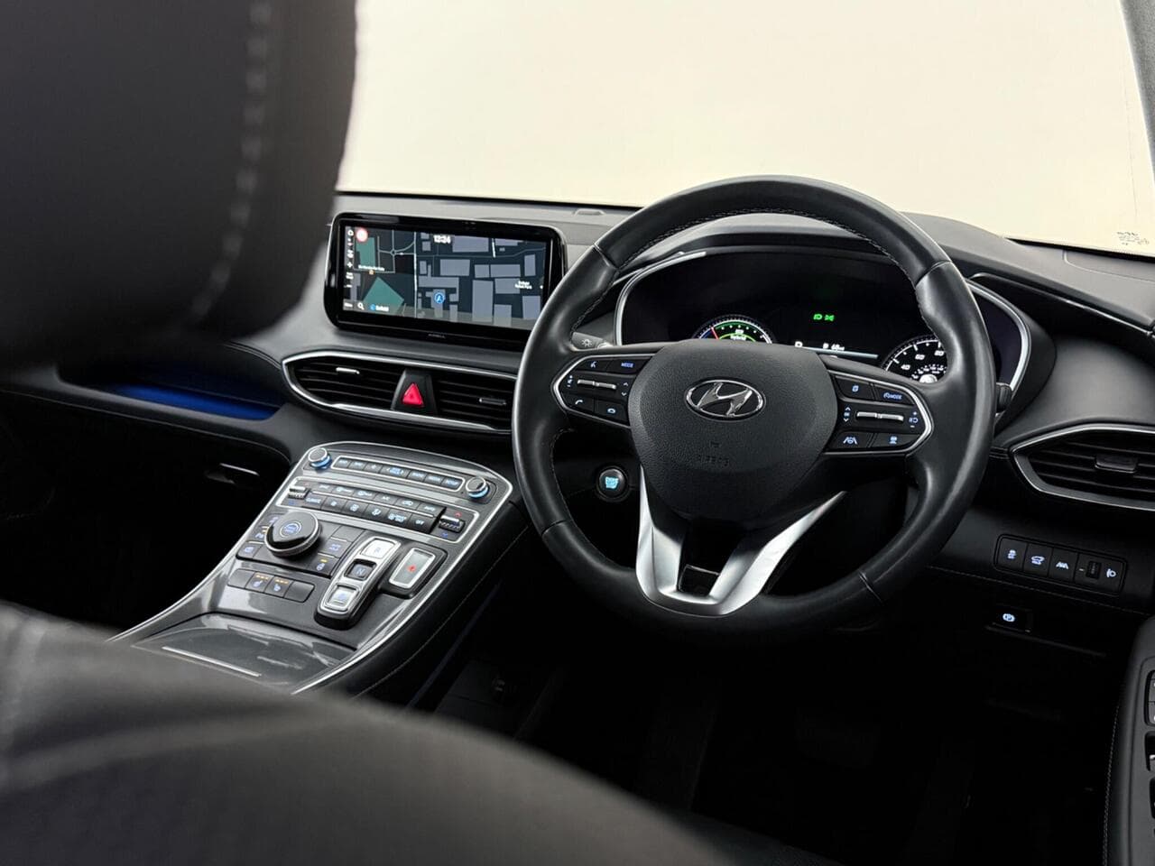 Hyundai Santa Fe thumbnail Interior Front