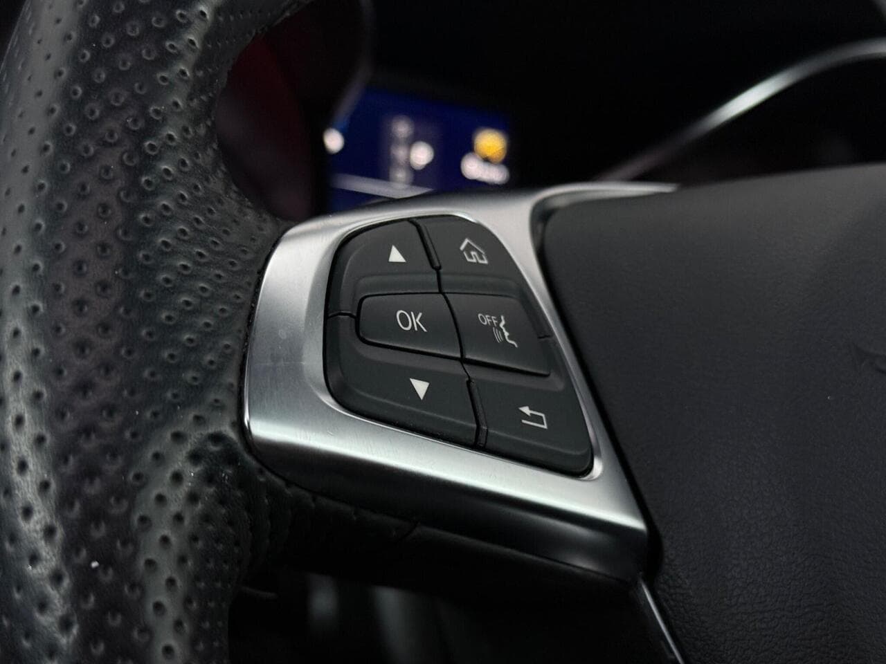 Mercedes-Benz C Class thumbnail Misc Controls
