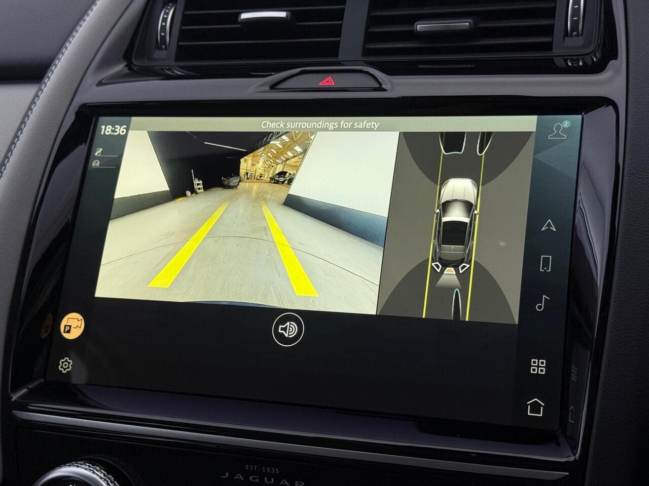 Jaguar E-PACE thumbnail Infotainment System