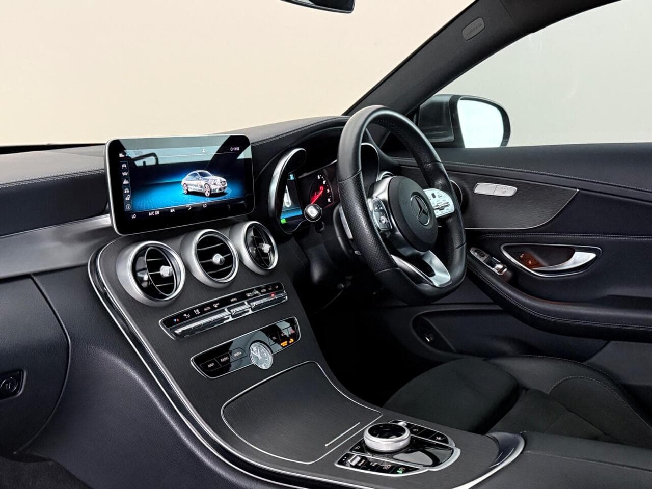 Mercedes-Benz C Class thumbnail Interior Front
