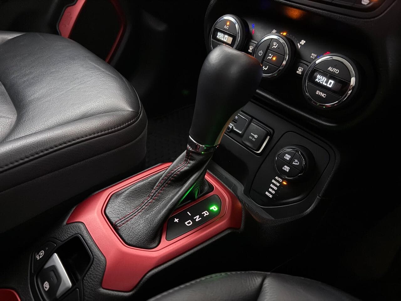 Jeep Renegade thumbnail Interior Front