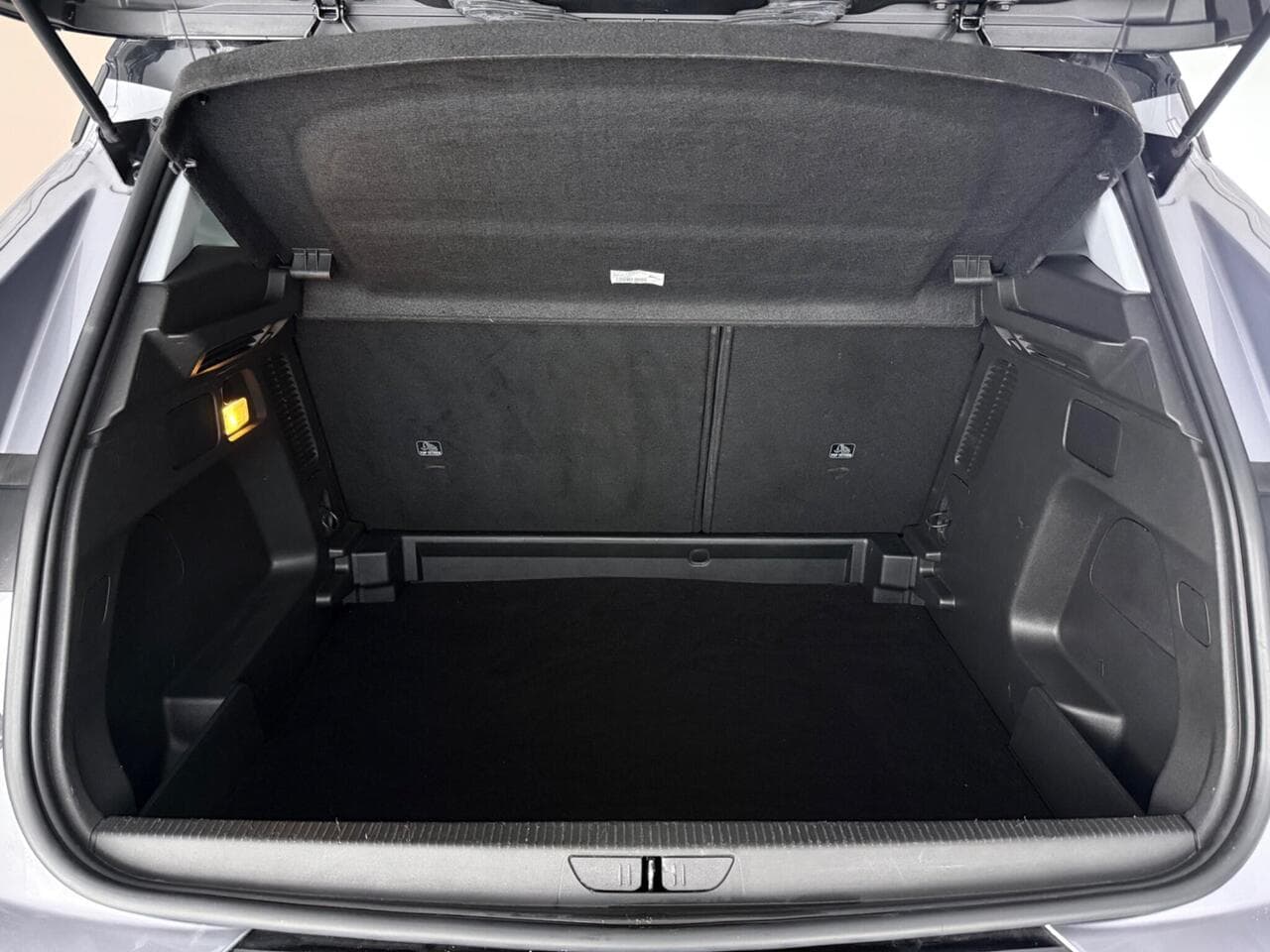 Vauxhall Grandland thumbnail Boot