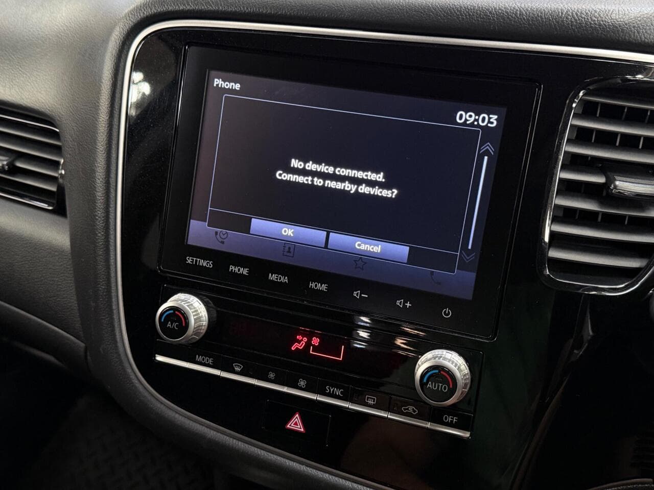 Mitsubishi Outlander thumbnail Infotainment System
