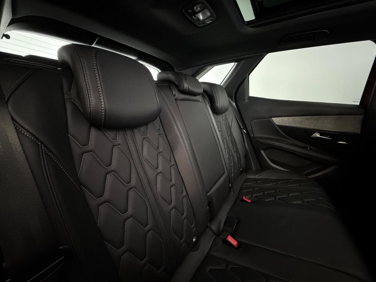 Peugeot 3008 thumbnail Seats Rear