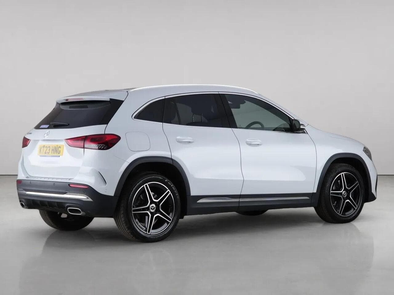 Mercedes-Benz GLA thumbnail Rear Right