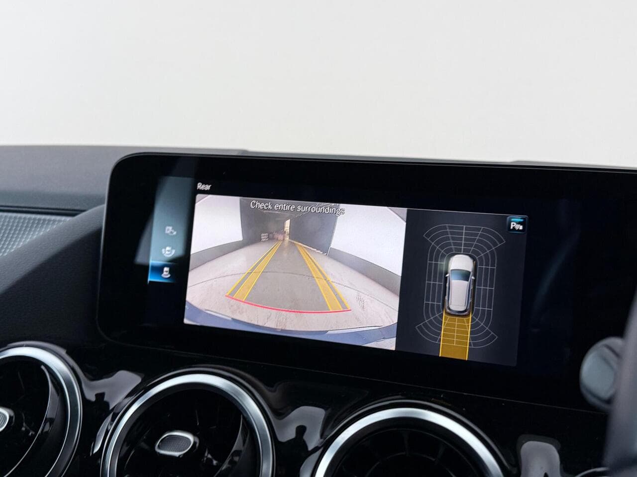 Mercedes-Benz B Class thumbnail Infotainment System