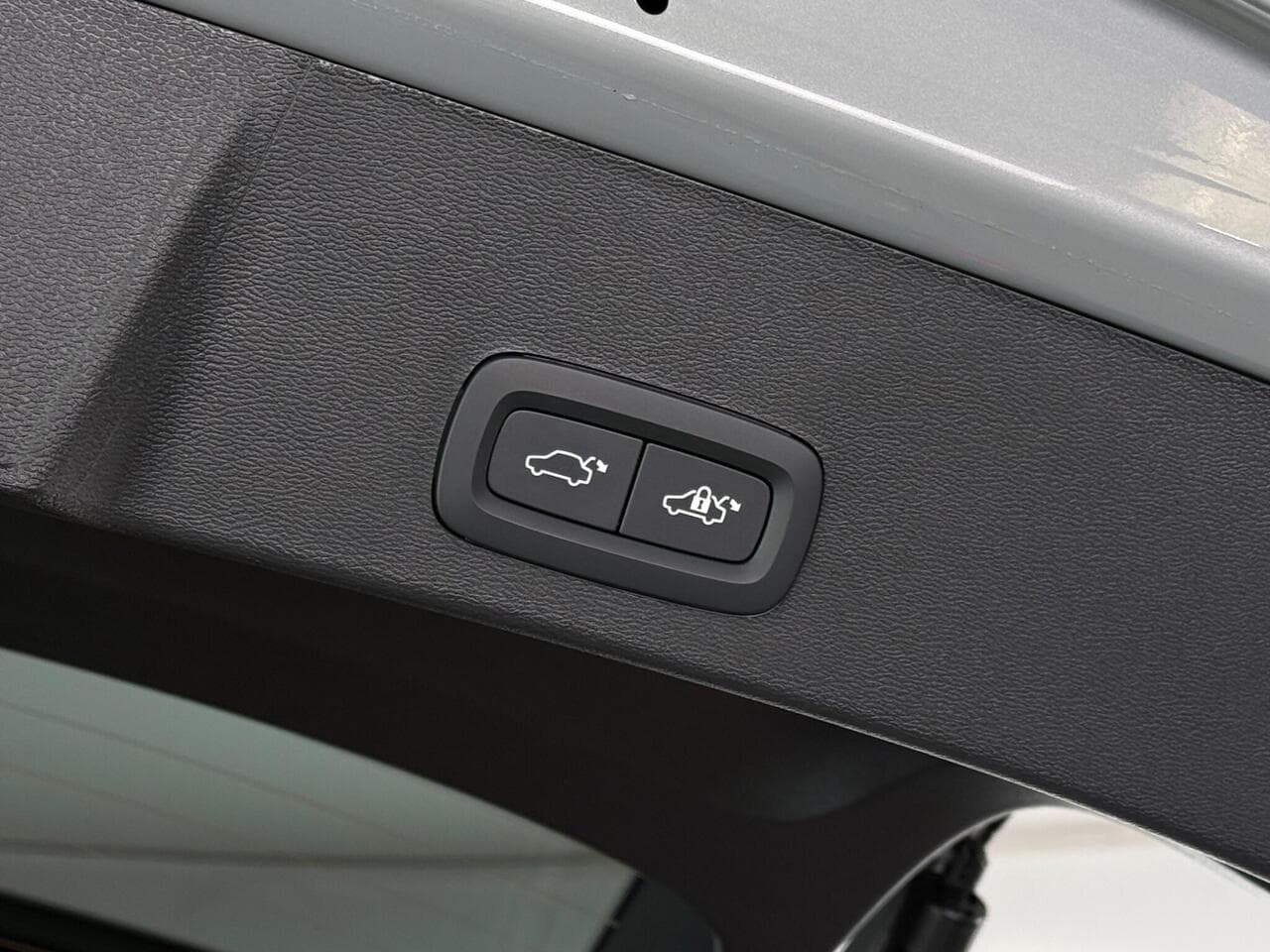Volvo XC40 thumbnail Misc Controls