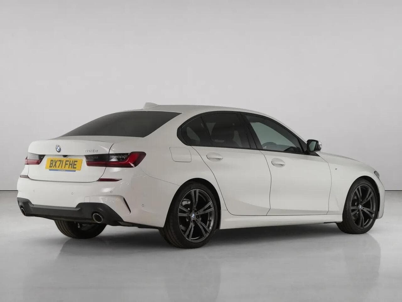 BMW 3 Series thumbnail Rear Right