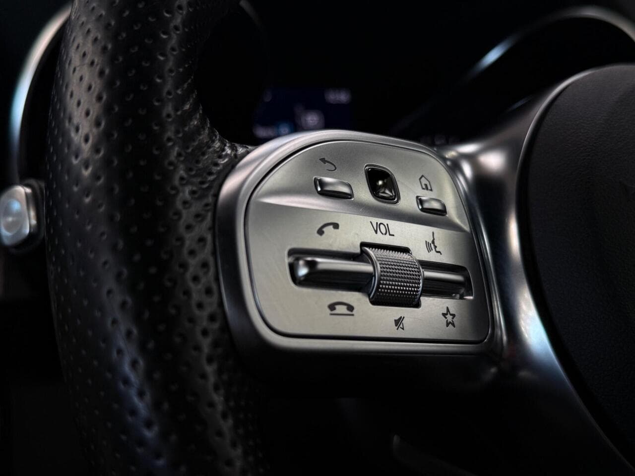 Mercedes-Benz C Class thumbnail Misc Controls