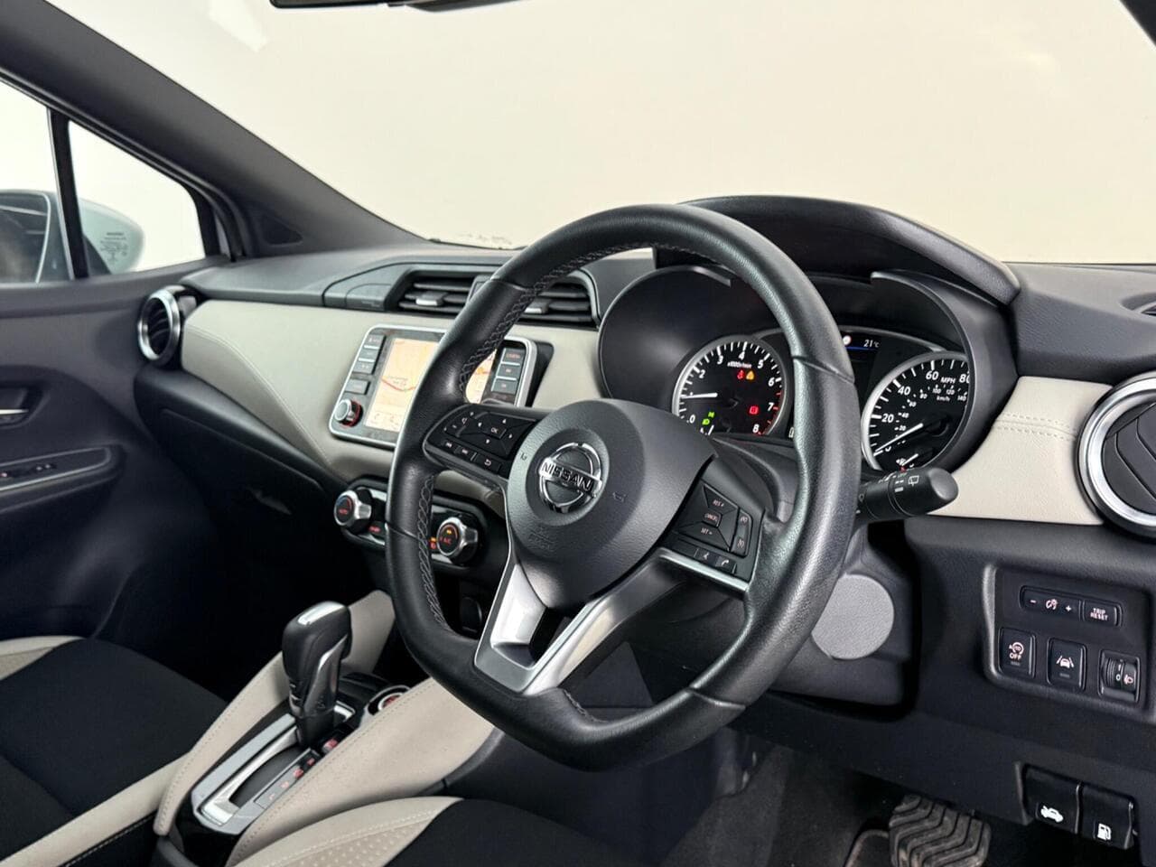 Nissan Micra thumbnail Interior Front