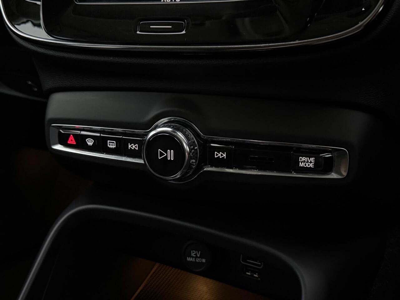 Volvo XC40 thumbnail Misc Controls