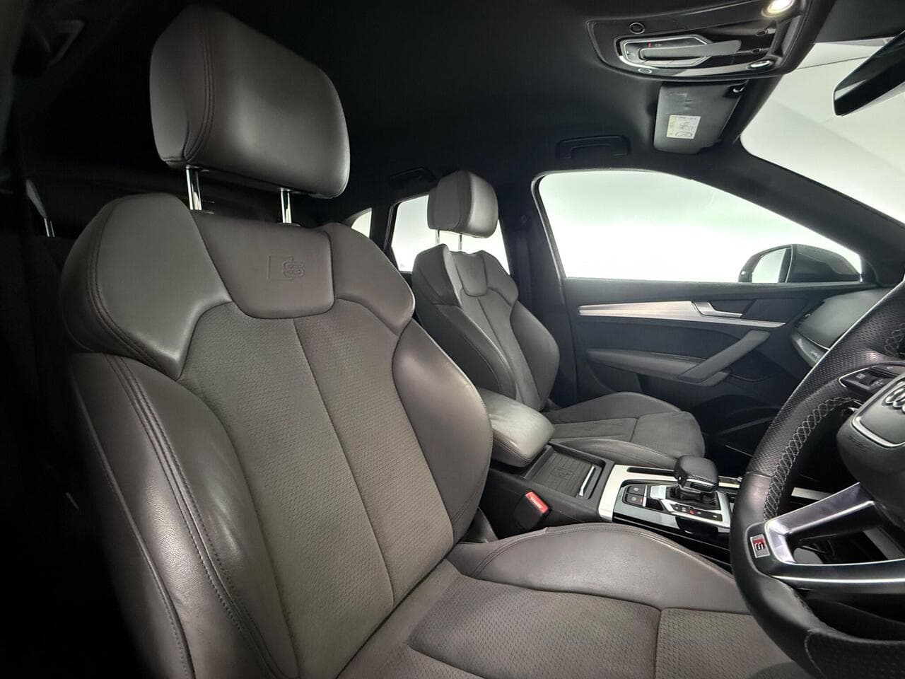 Audi Q5 thumbnail Seat Driver