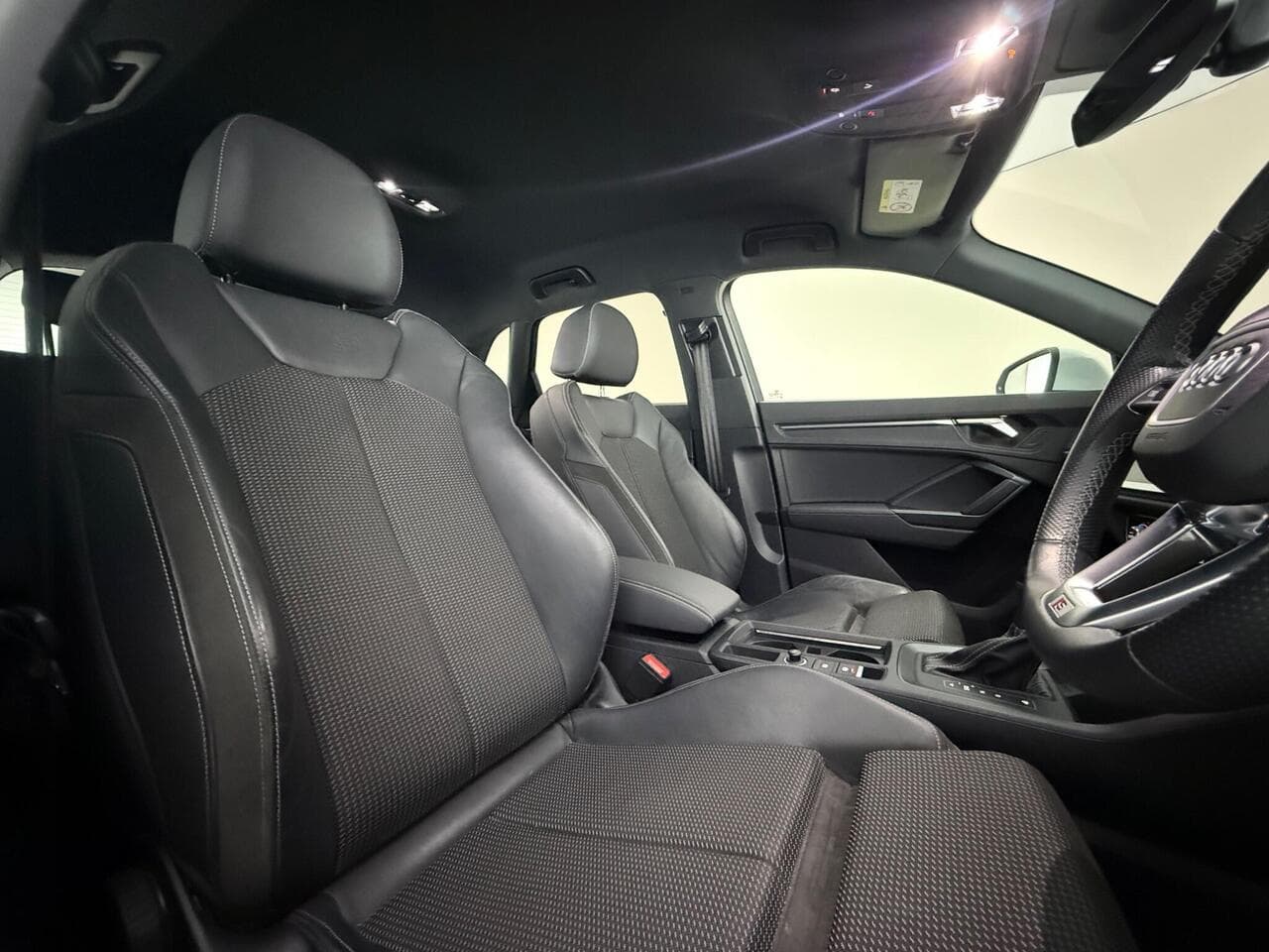Audi Q3 thumbnail Seat Driver