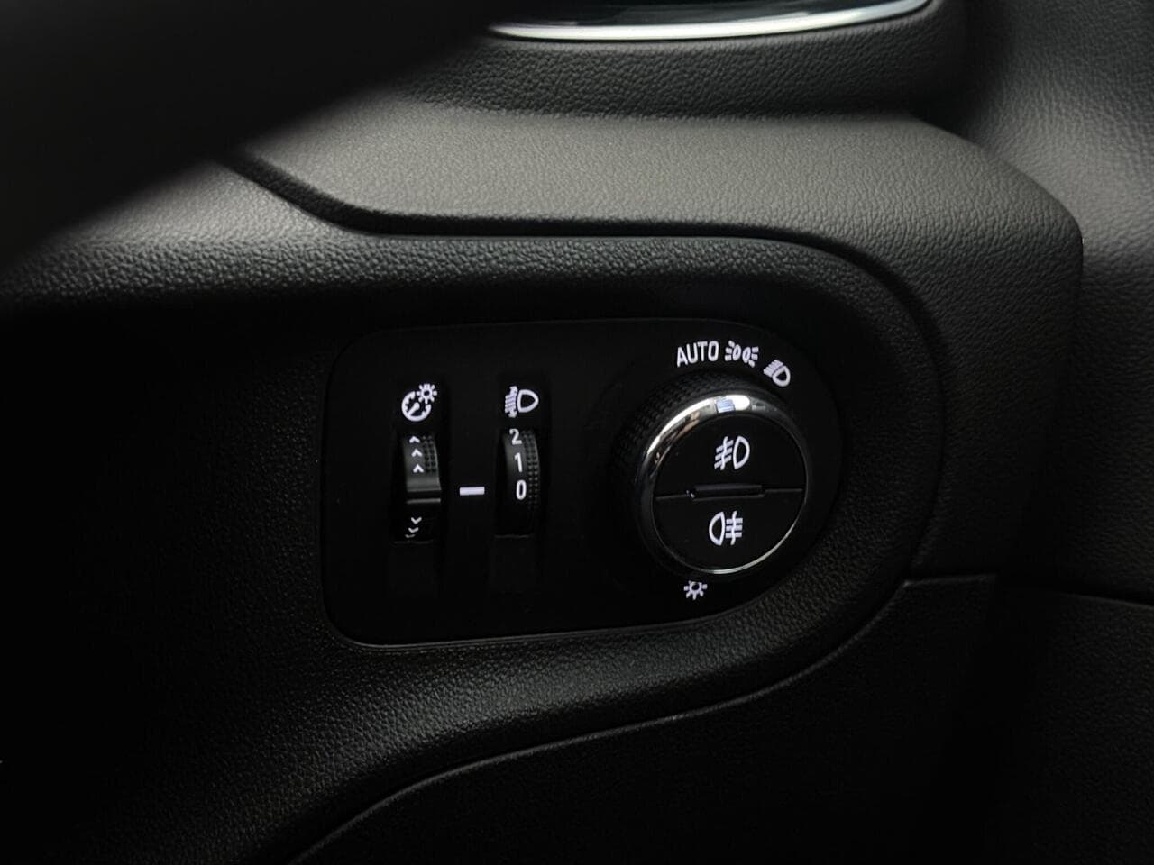 Vauxhall Grandland X thumbnail Misc Controls