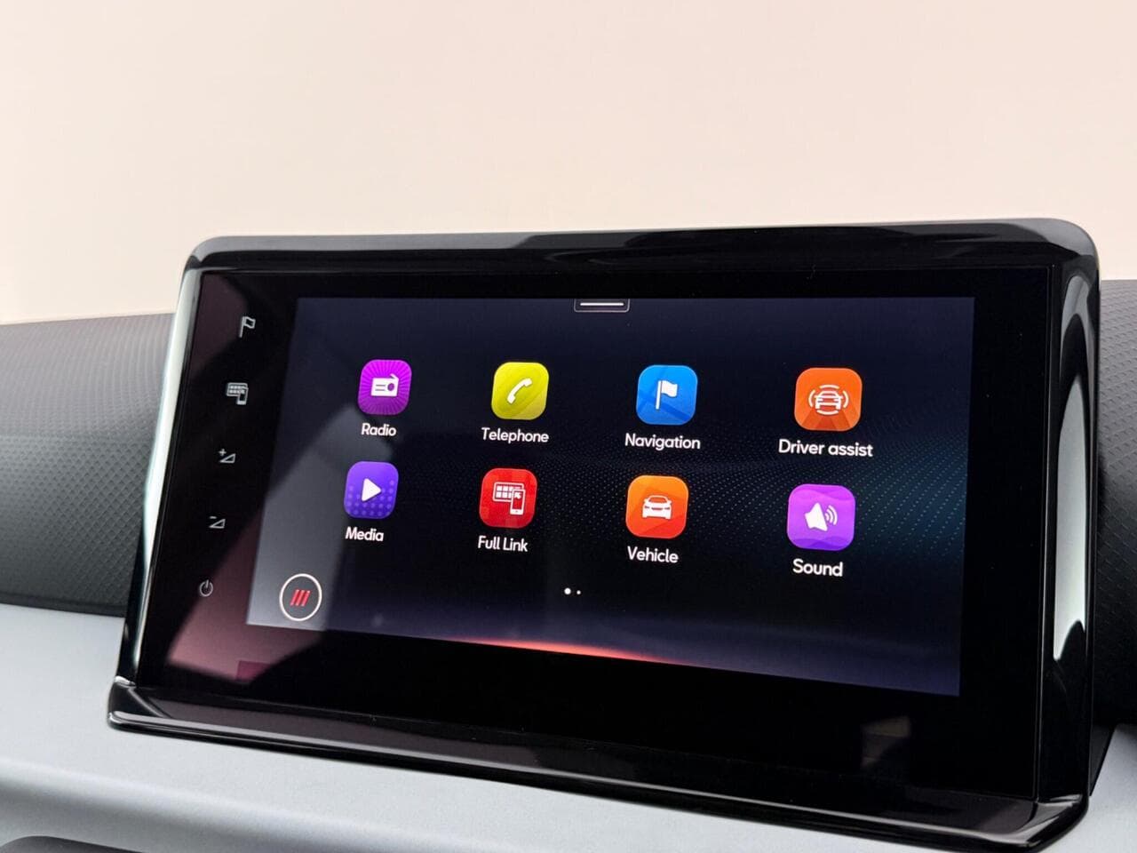 SEAT Arona thumbnail Infotainment System