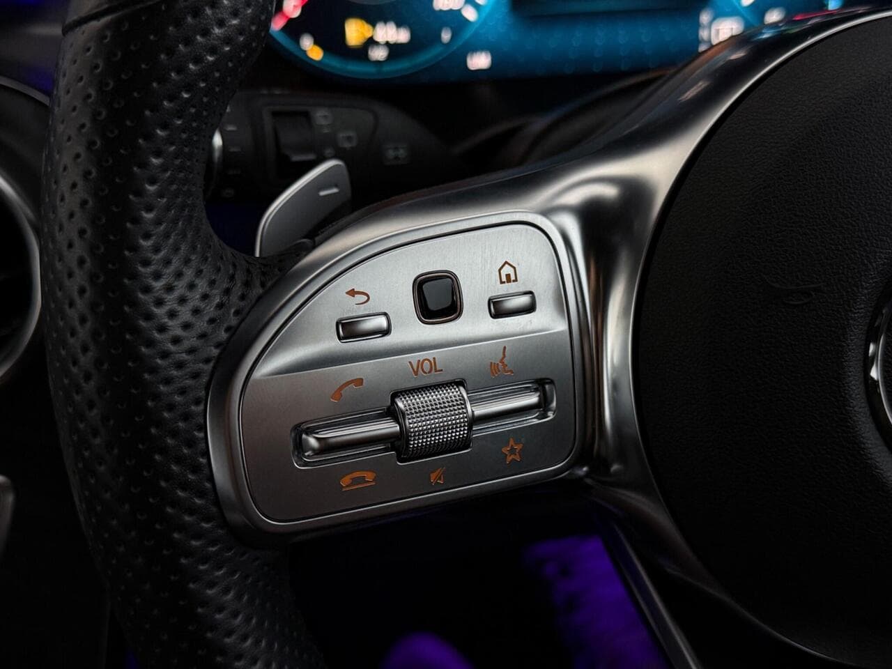 Mercedes-Benz GLC thumbnail Misc Controls