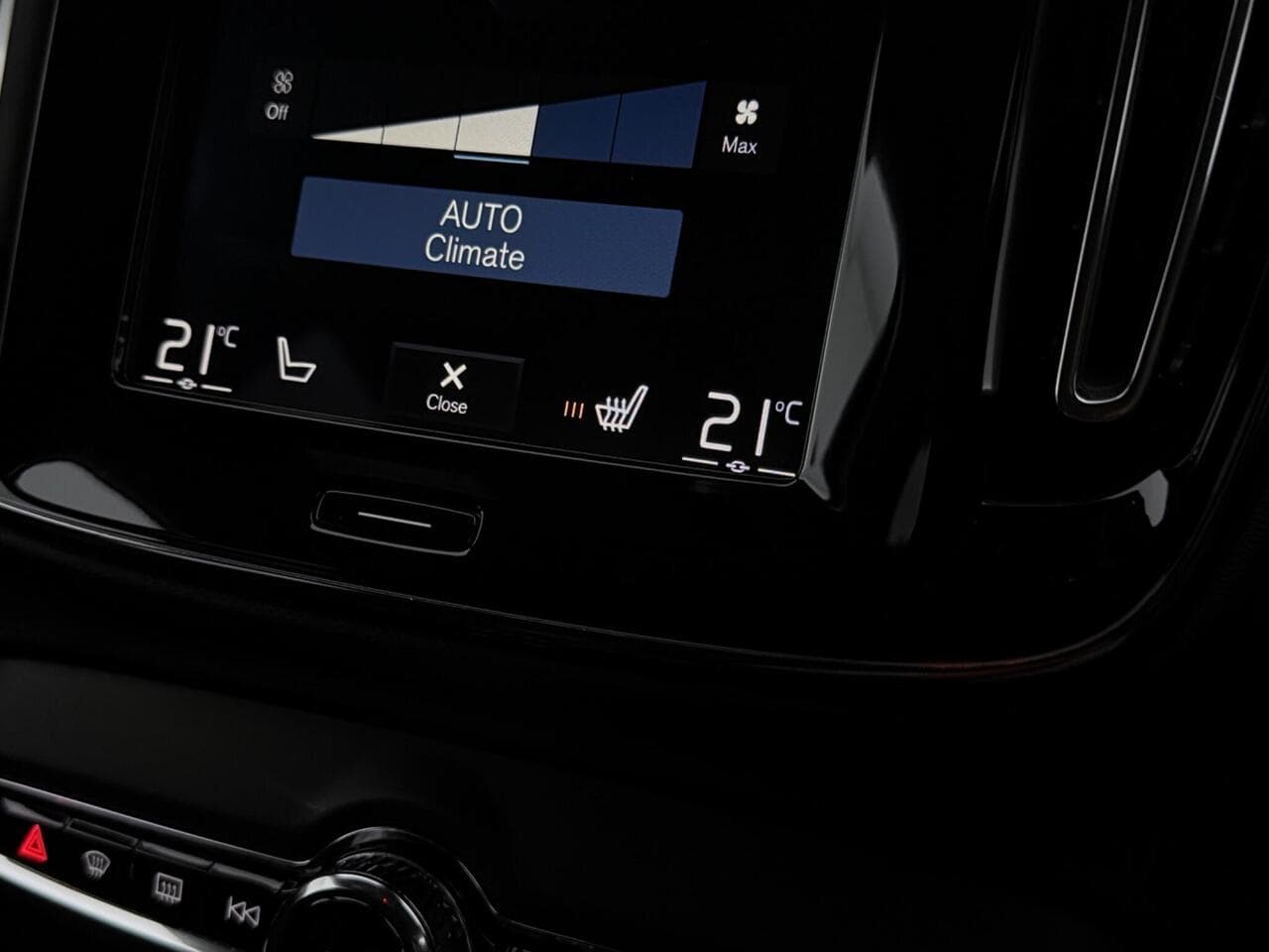 Volvo XC40 thumbnail Infotainment System