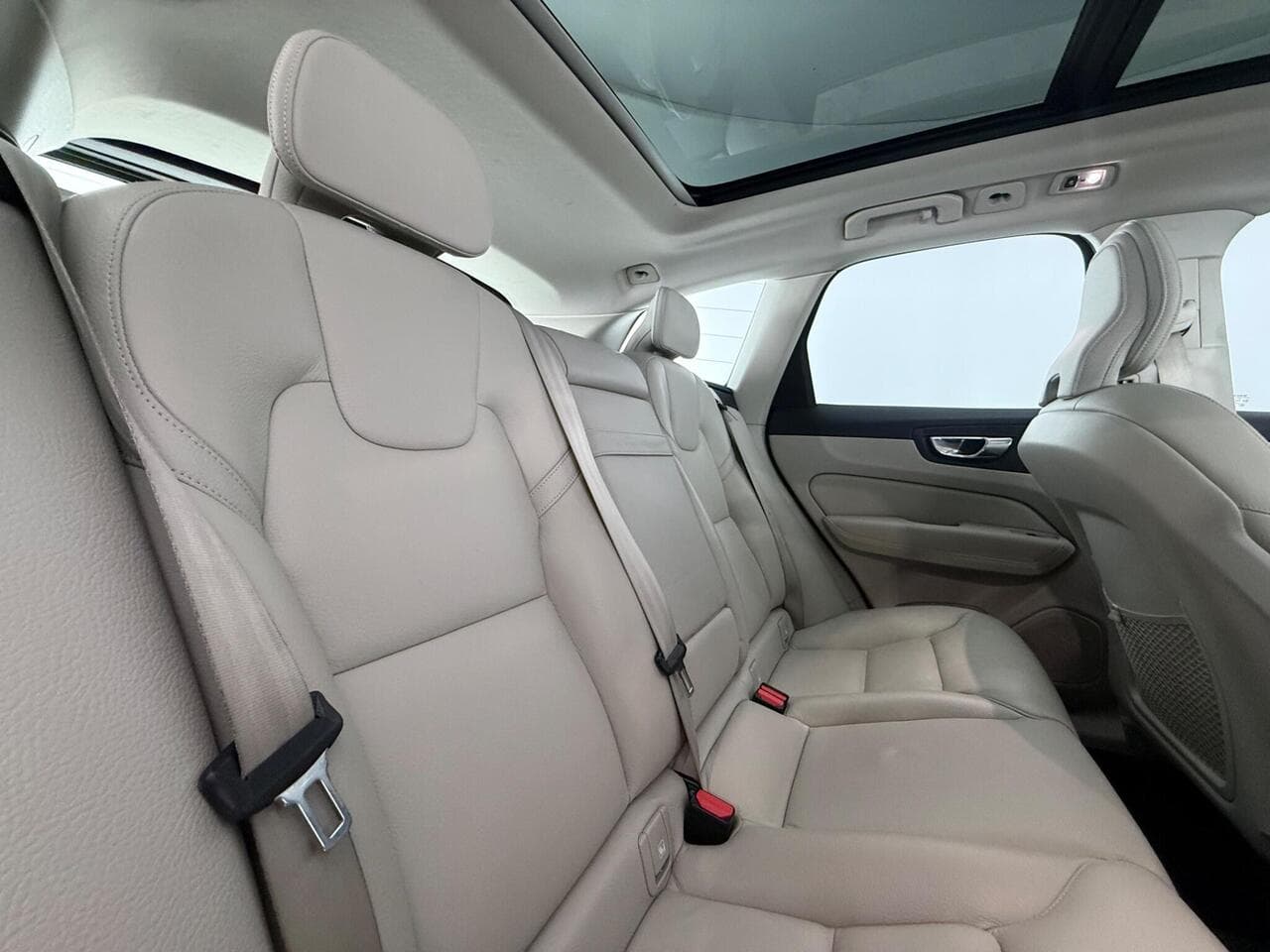 Volvo XC60 thumbnail Seats Rear