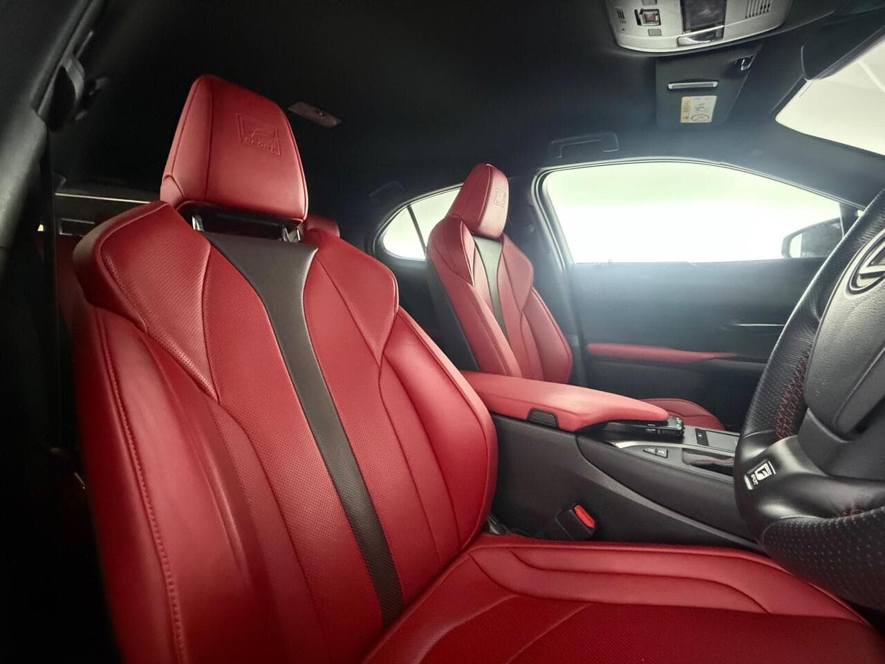 Lexus UX thumbnail Seat Driver