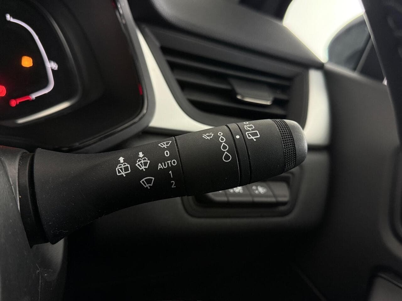 Renault Captur thumbnail Misc Controls