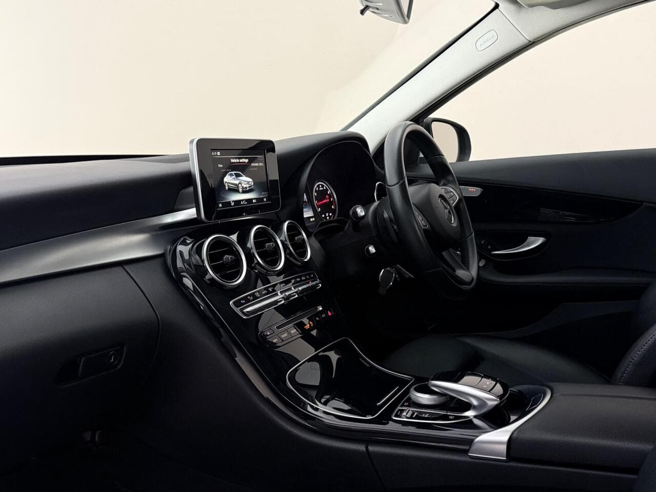 Mercedes-Benz C Class thumbnail Interior Front