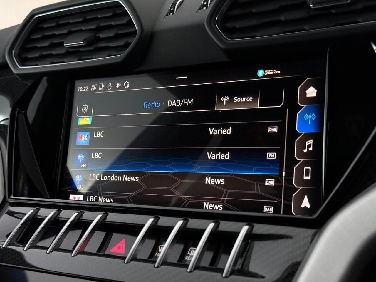 Lamborghini Urus thumbnail Infotainment System
