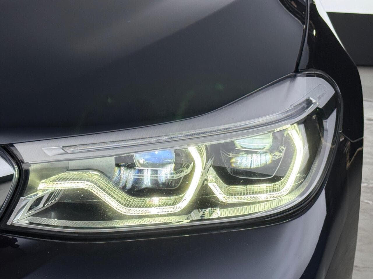 BMW 6 Series Gran Turismo thumbnail Lights Front