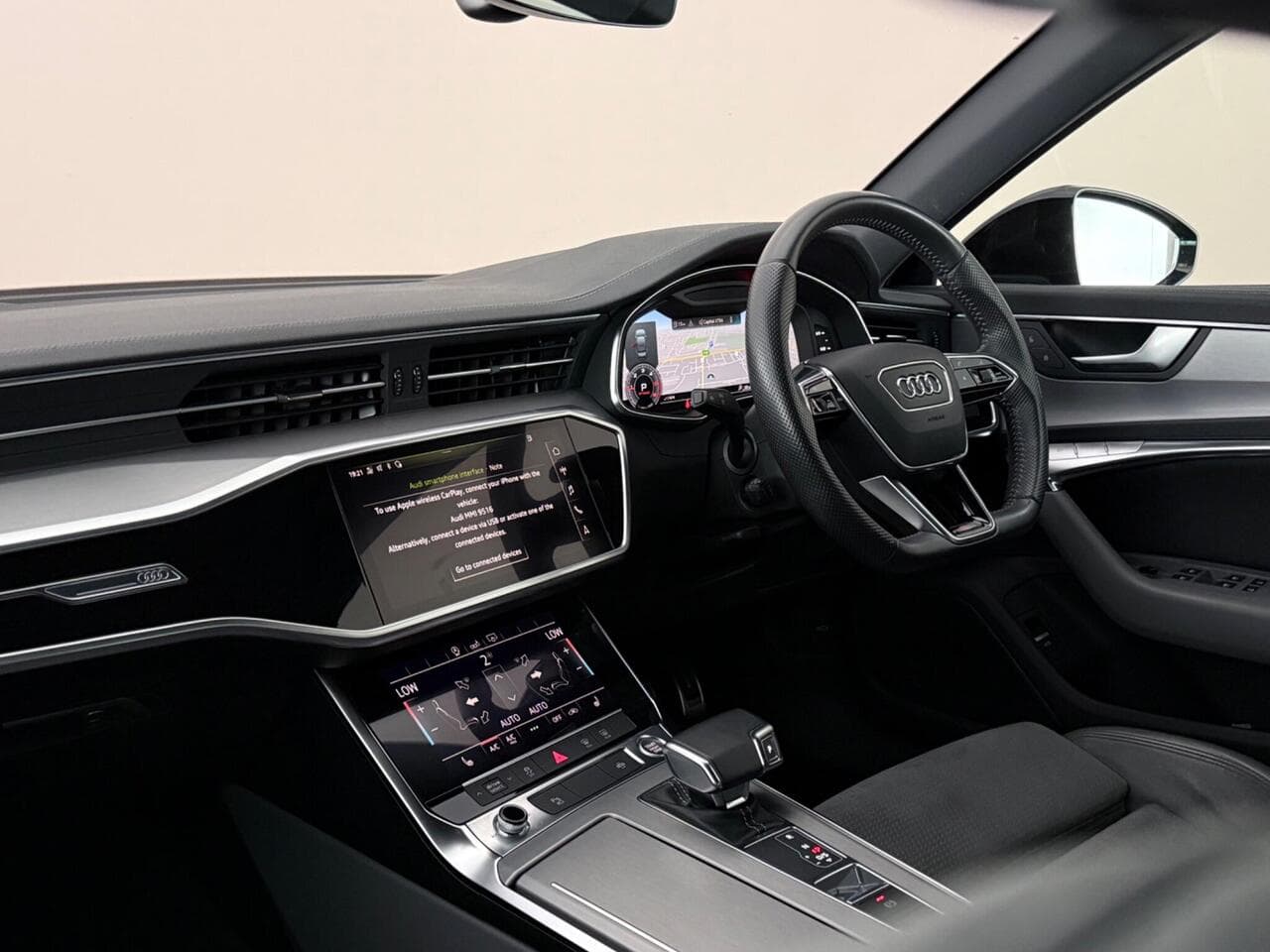 Audi A6 Saloon thumbnail Interior Front