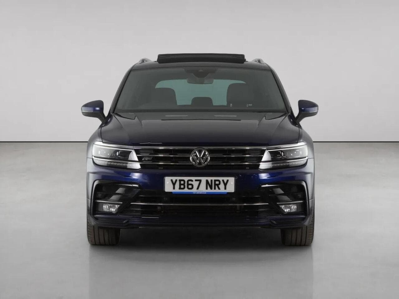 Volkswagen Tiguan thumbnail Front