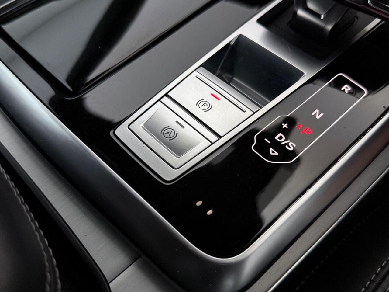 Audi Q8 thumbnail Interior Front