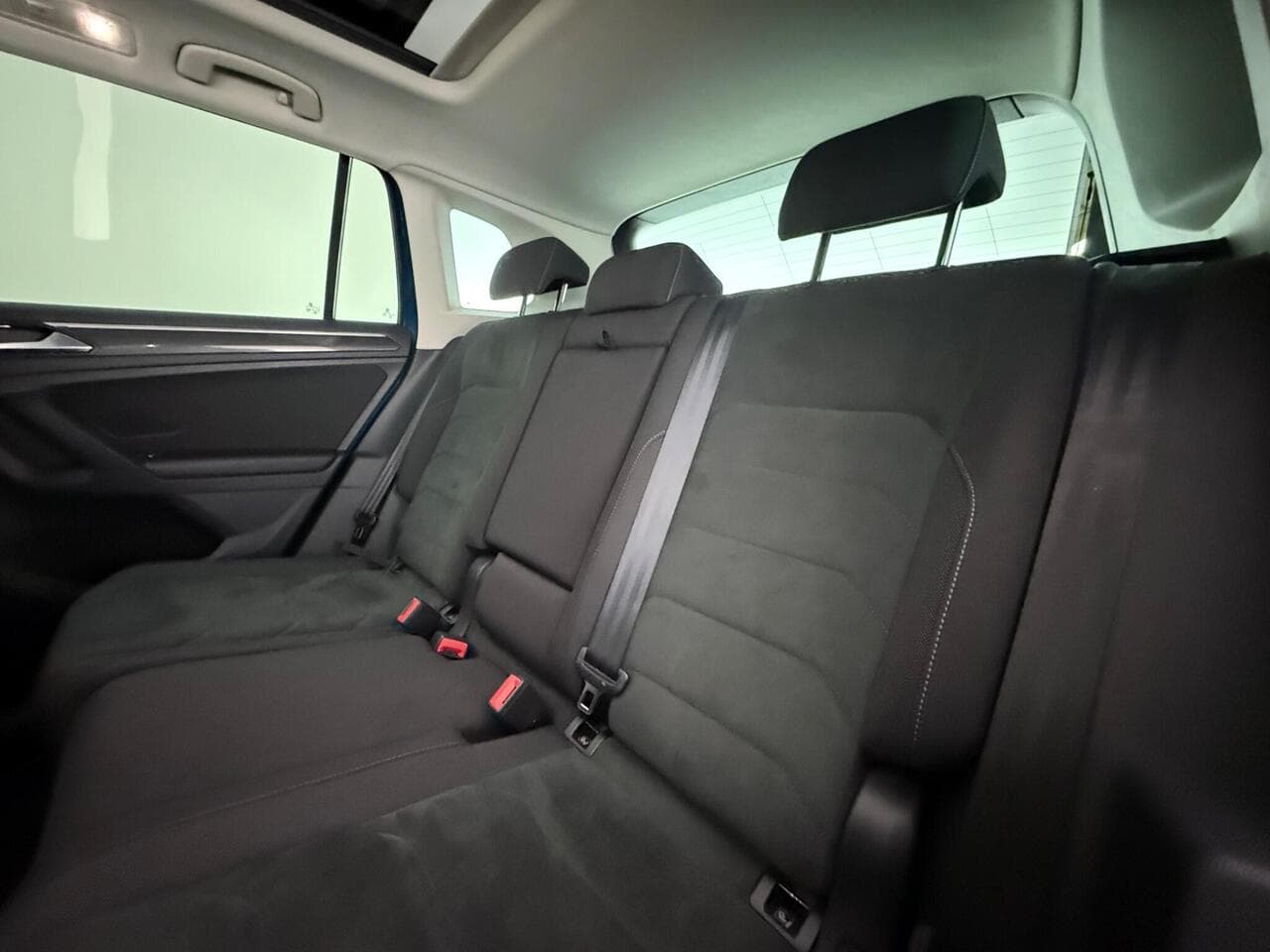 Volkswagen Tiguan thumbnail Seats Rear