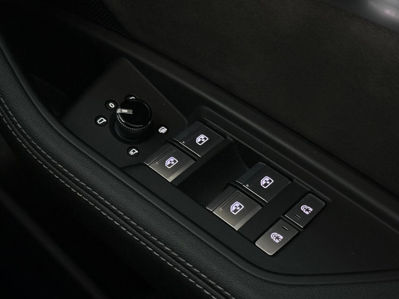 Audi e-tron thumbnail Misc Controls