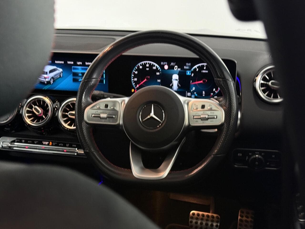 Mercedes-Benz GLB thumbnail Steering Wheel