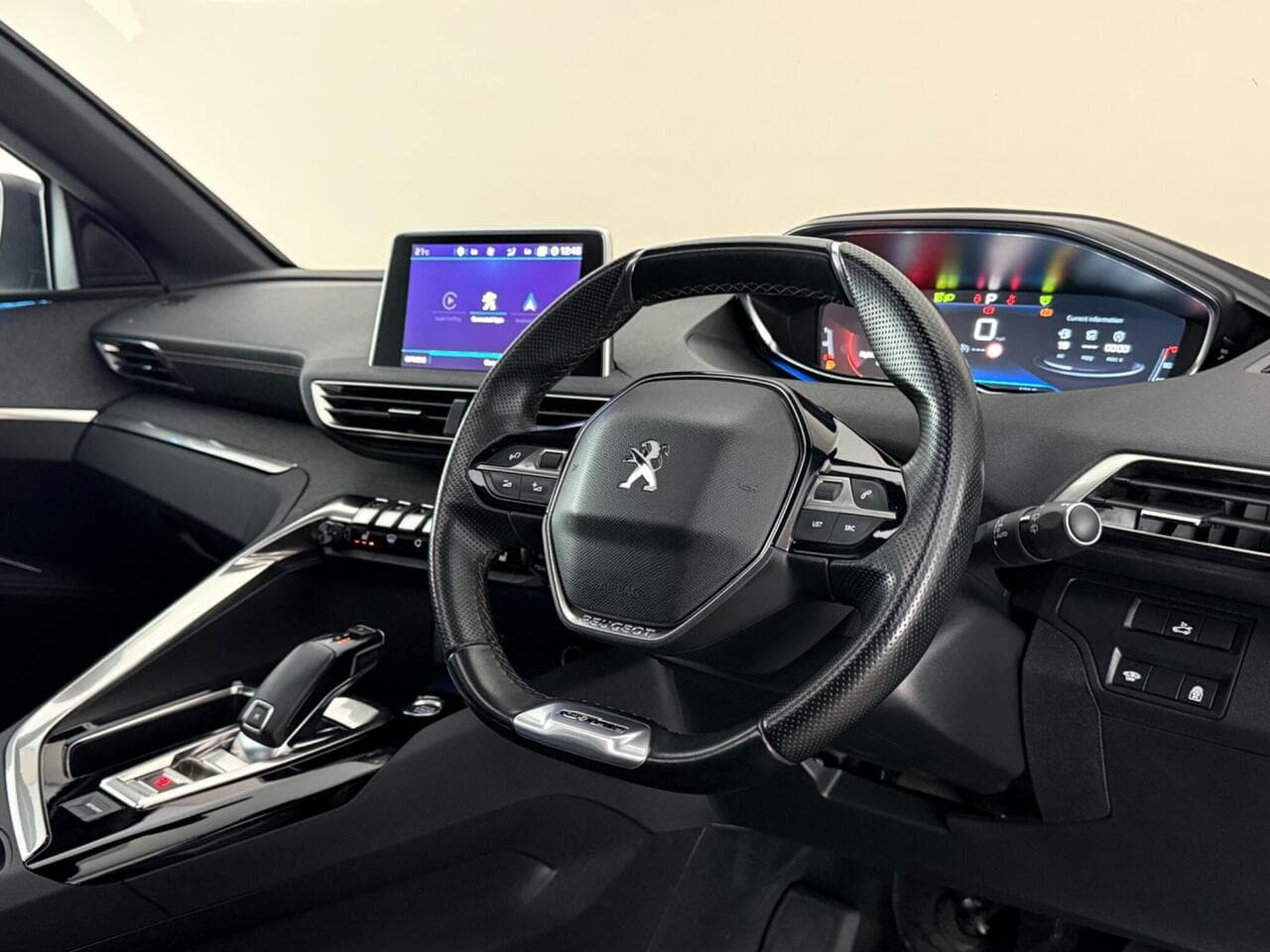 Peugeot 5008 thumbnail Interior Front