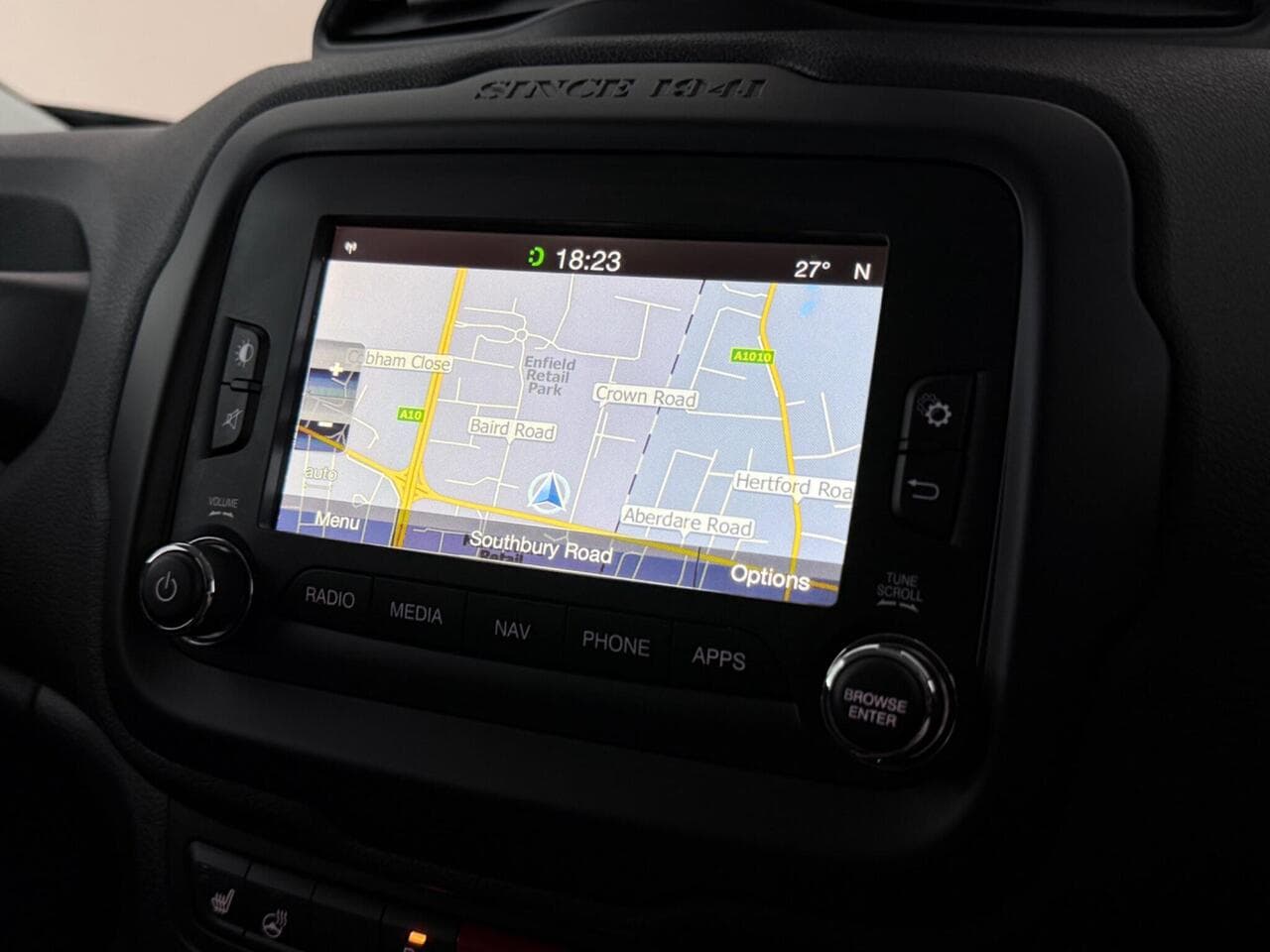 Jeep Renegade thumbnail Infotainment System