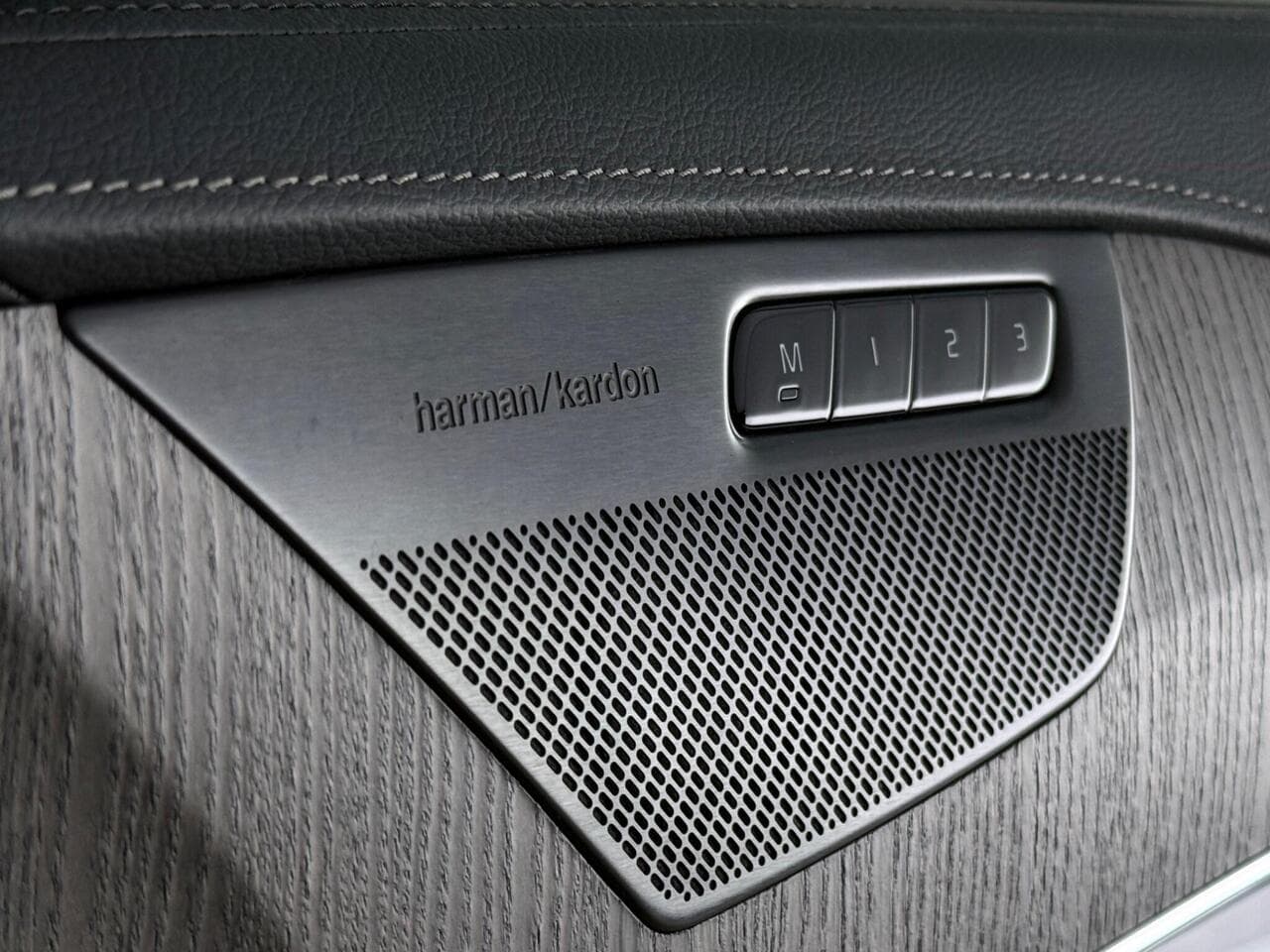 Volvo XC90 thumbnail Misc Controls