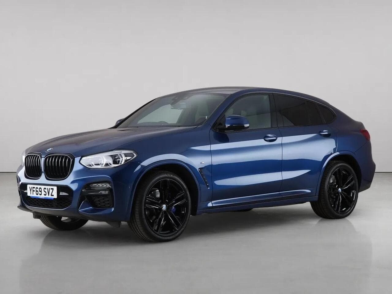 BMW X4 thumbnail Front Left