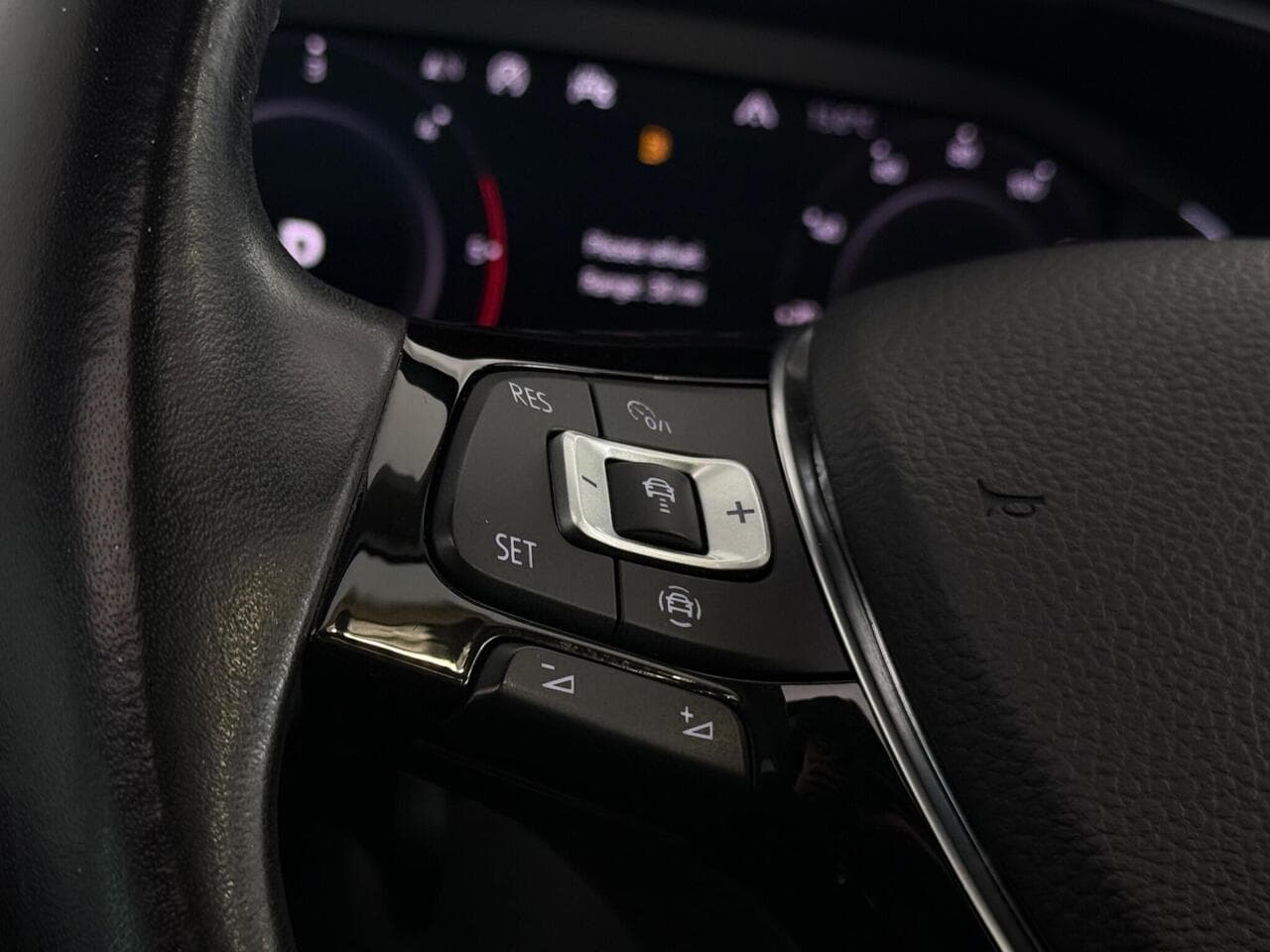 Volkswagen Tiguan thumbnail Misc Controls