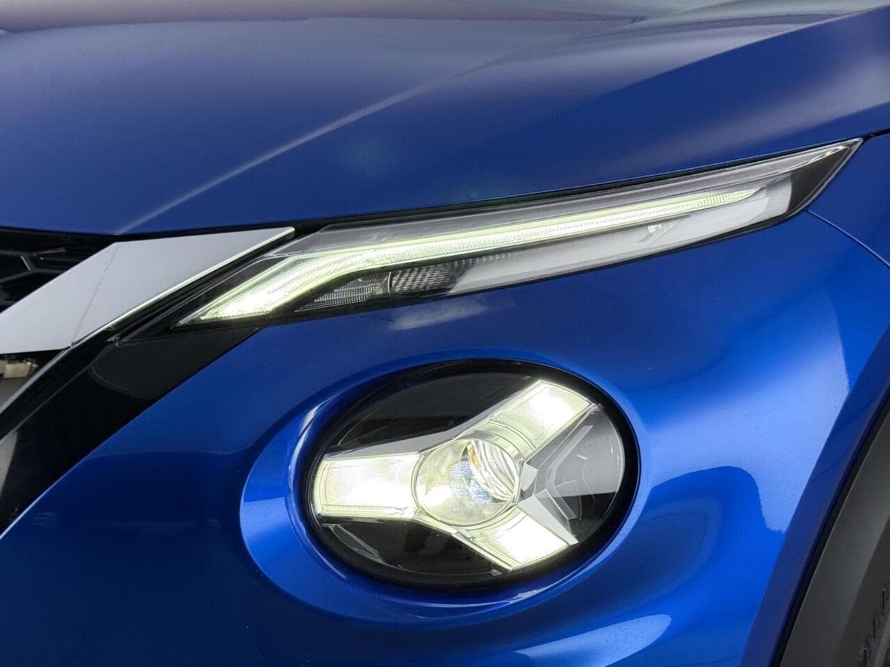 Nissan Juke thumbnail Lights Front