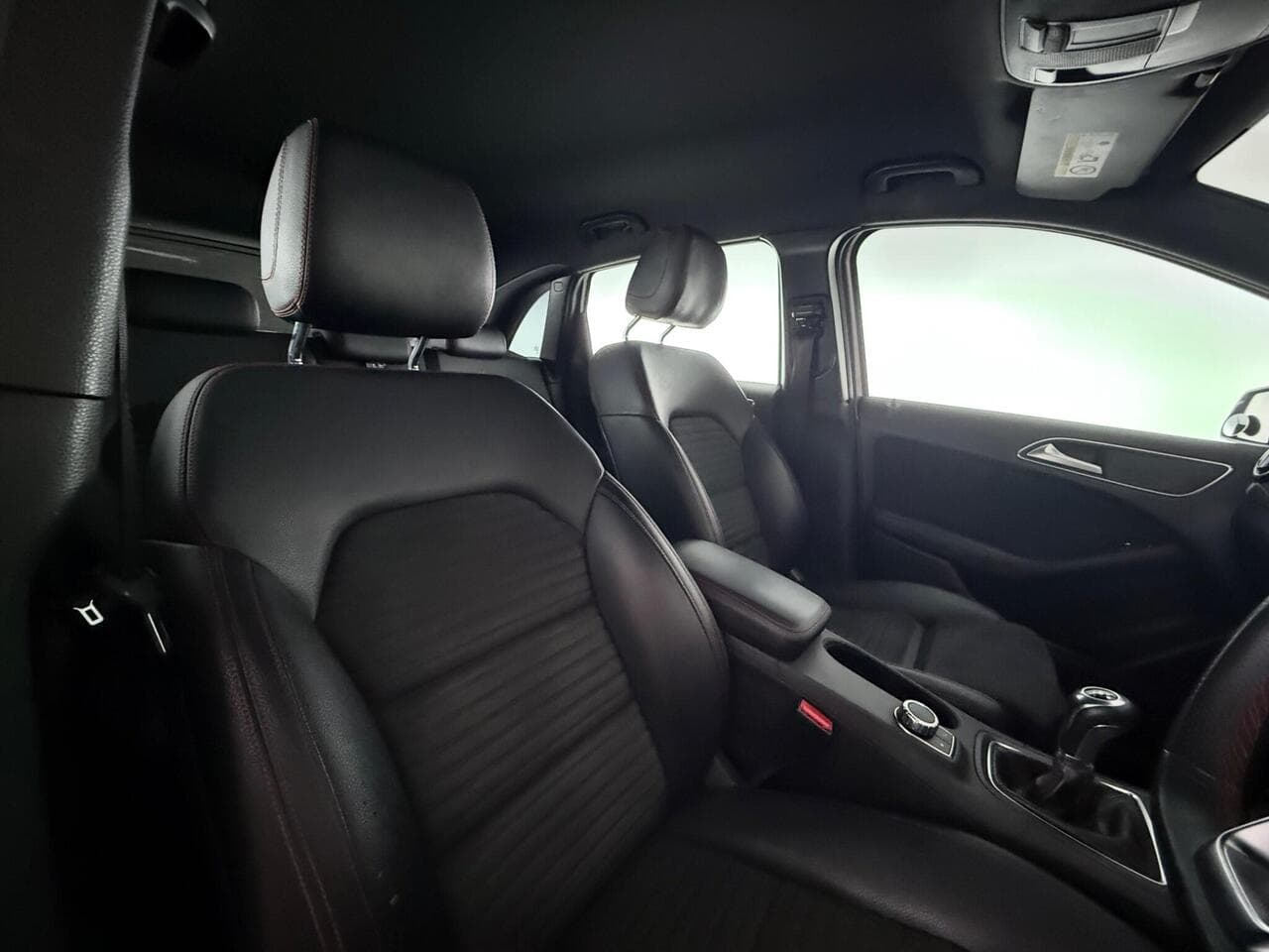 Mercedes-Benz B Class thumbnail Seats Rear
