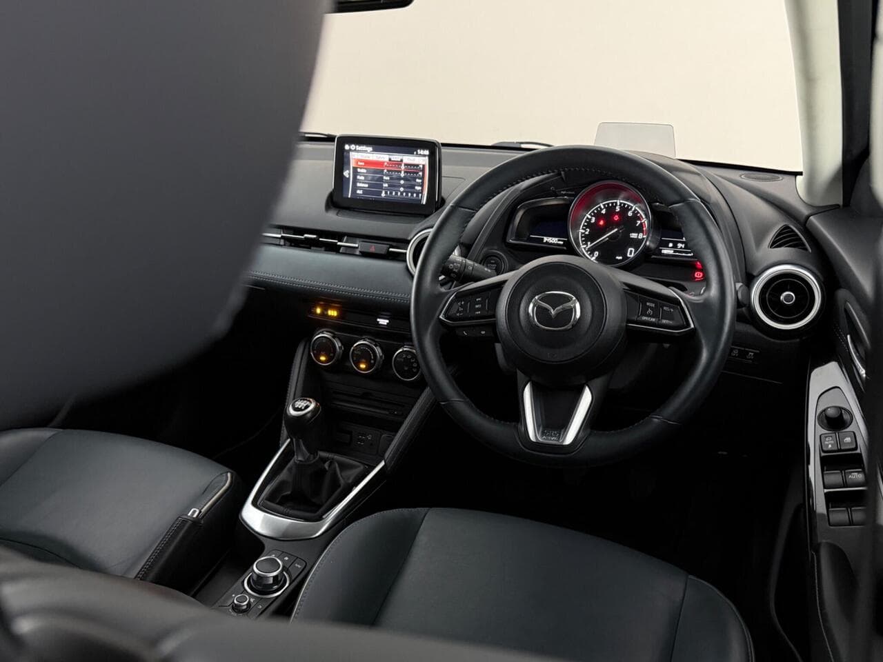 Mazda Mazda2 thumbnail Interior Front