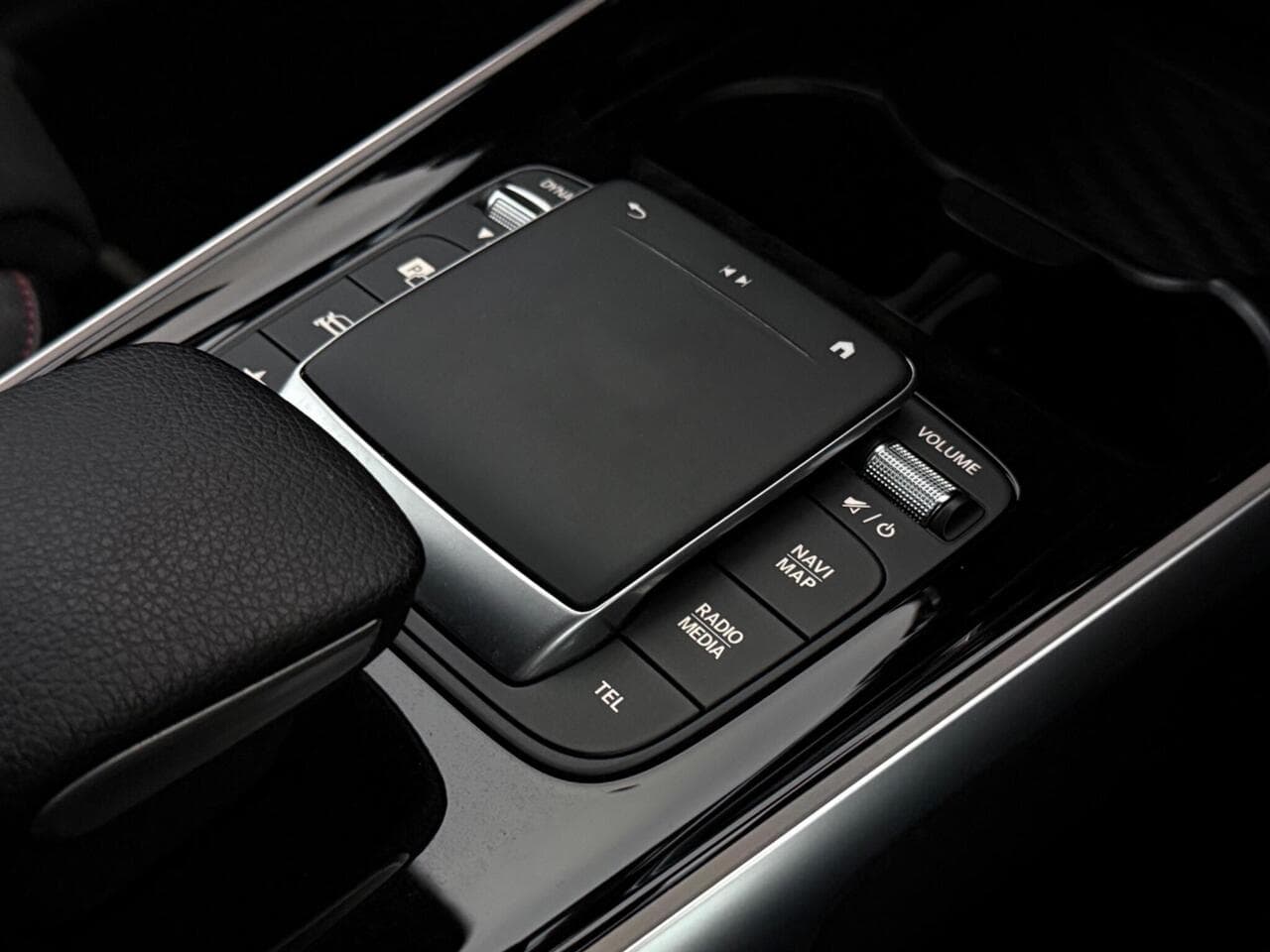 Mercedes-Benz GLB thumbnail Misc Controls